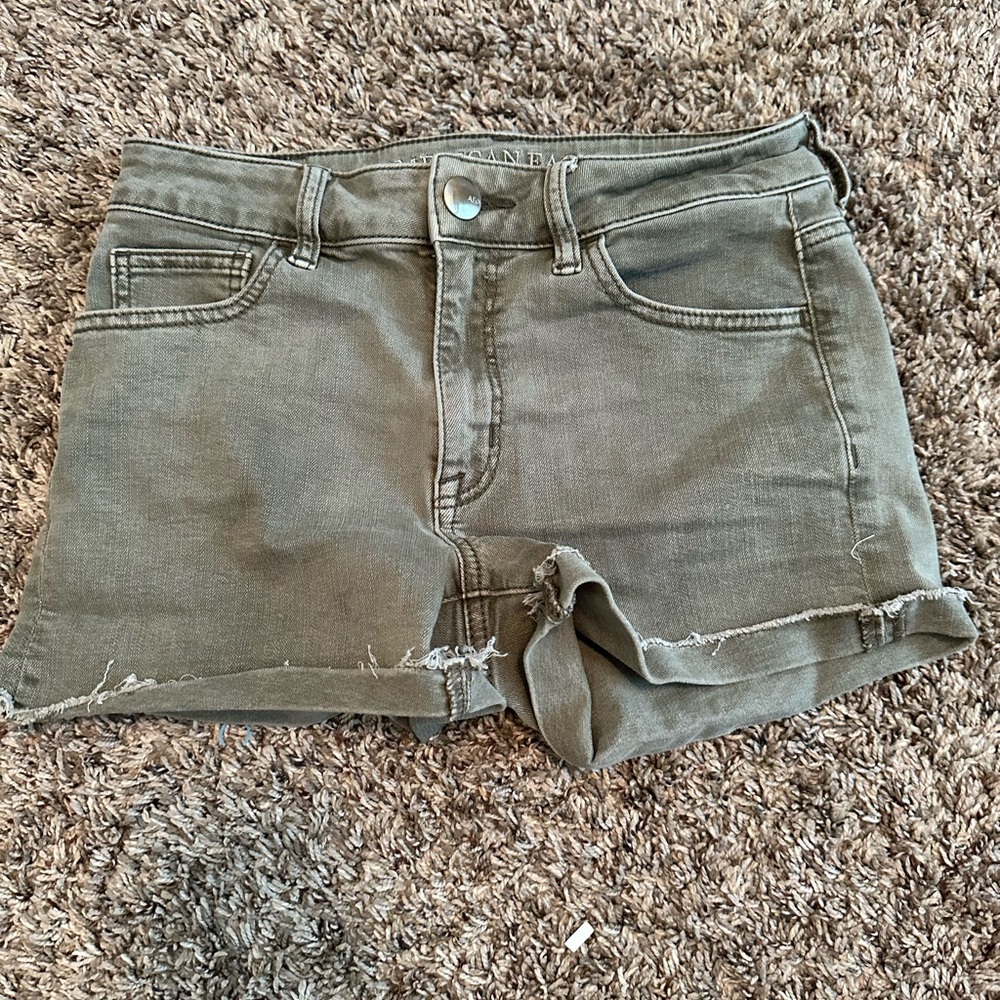 AMERICAN EAGLE HIGH RISE SHORTIE*Size 4*